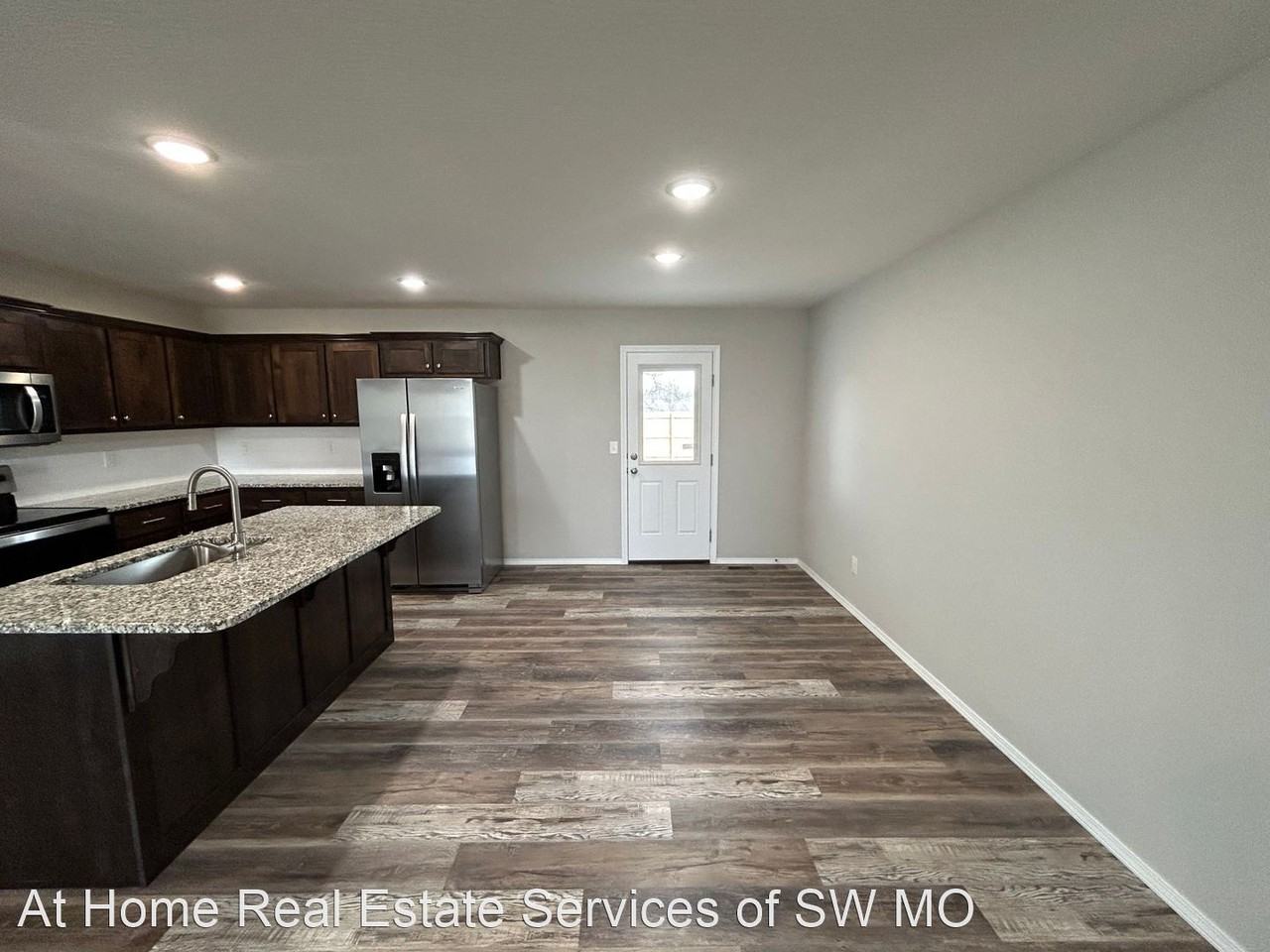 213 E Seminole St - Photo 3 of 14