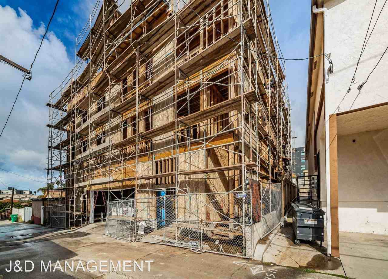 Luxurious townhome-style apartments that offer rooftop decks and stunning views - Photo 3 of 50