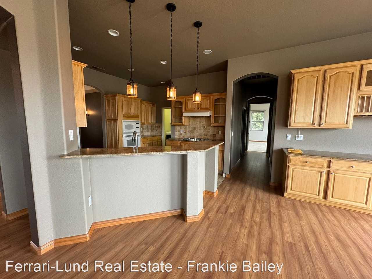 2844 Oxley Dr - Photo 3 of 49