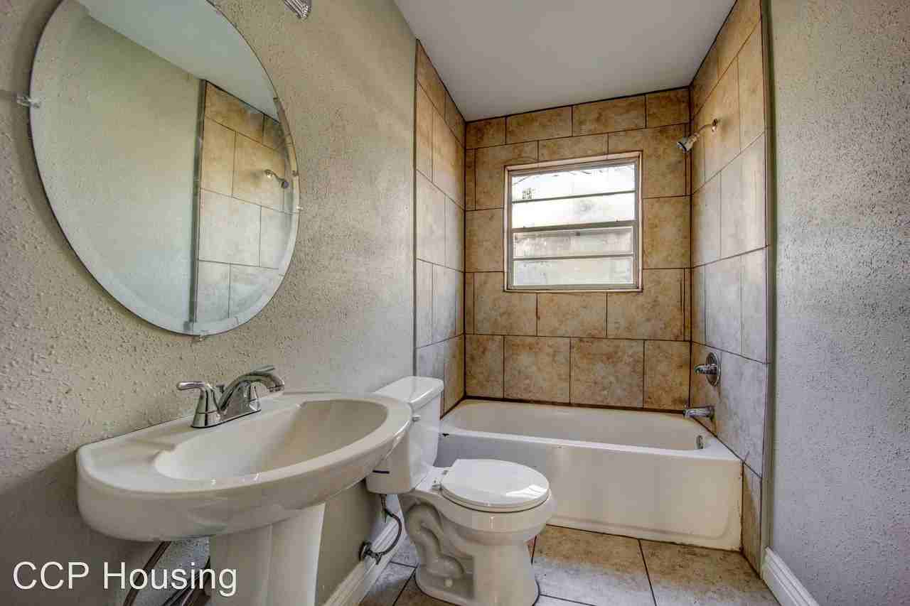 502 N 25th St - Photo 3 of 22