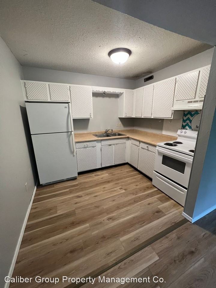 1200 Meadow Ln - Photo 2 of 6