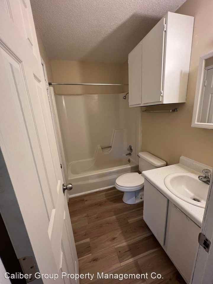 1200 Meadow Ln - Photo 3 of 6