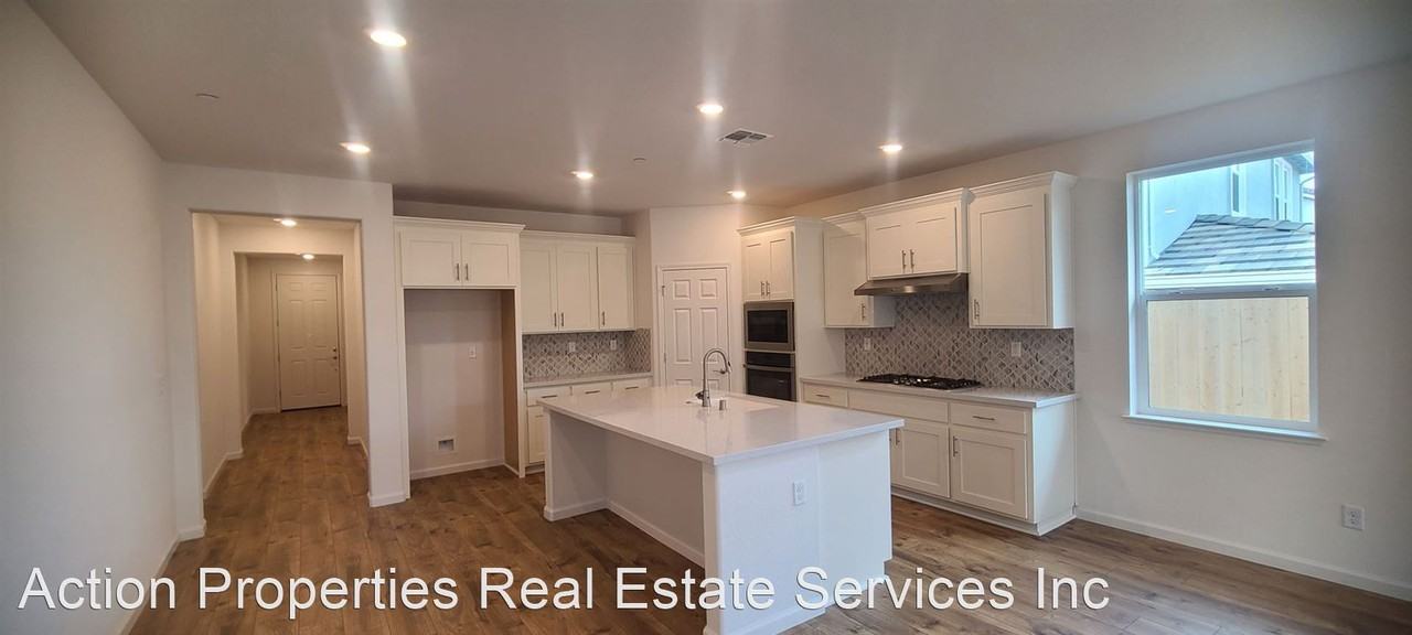 2933 Helix Way - Photo 3 of 18