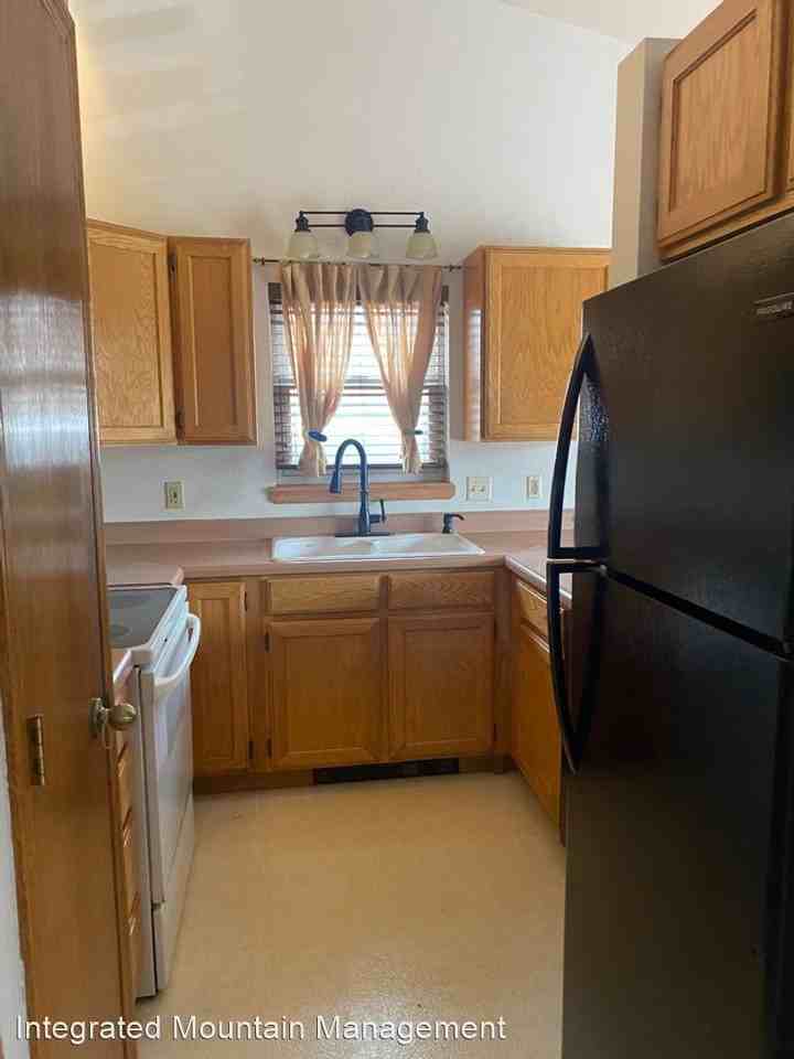 3114 Hager Ln - Photo 3 of 21