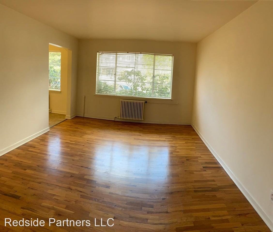 Hreen Lake Manor - Photo 2 of 12