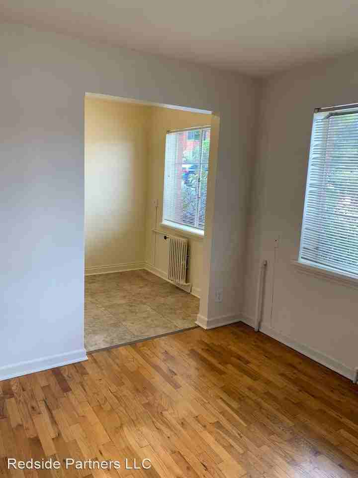 Hreen Lake Manor - Photo 3 of 12