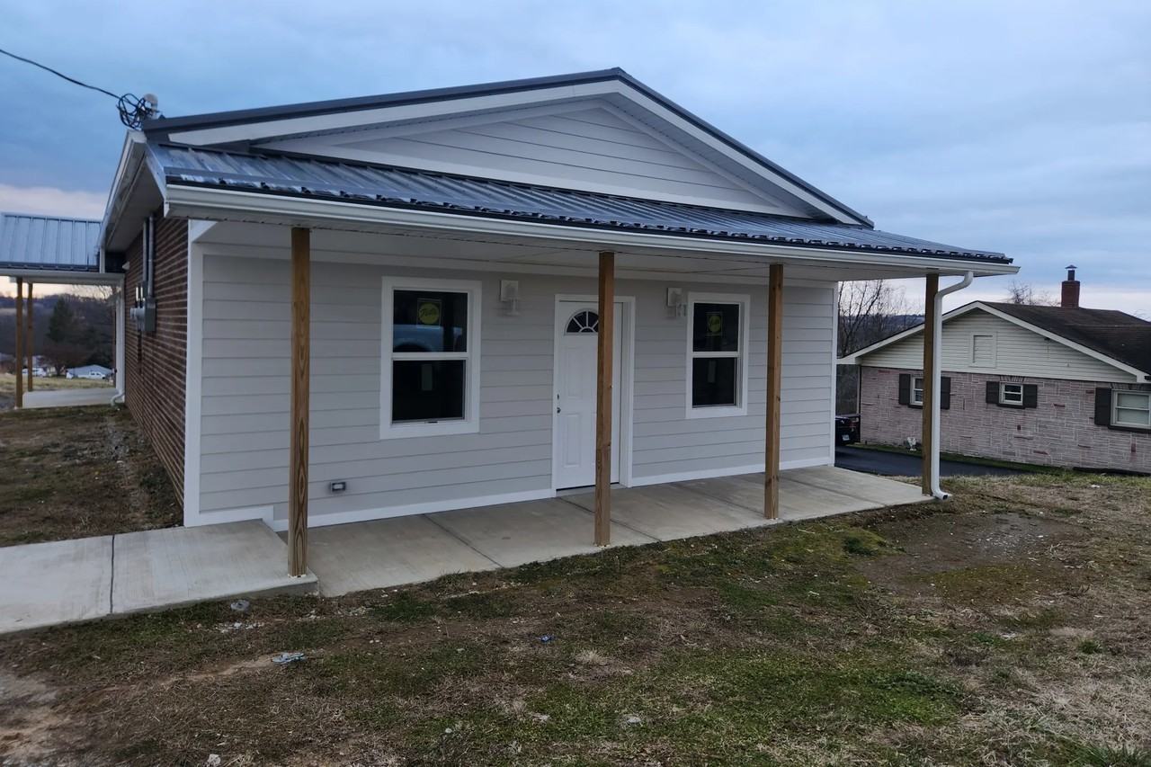 6888 Lee Hwy - Photo 2 of 8