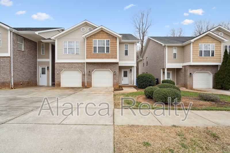 111 Sherman Oaks - Photo 3 of 16