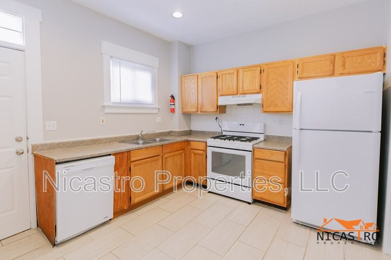 172 E 11th Ave - Photo 5 of 48