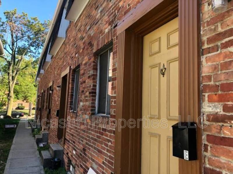 215 E Lane Ave - Photo 4 of 50