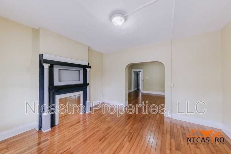 138 E 11th Ave - Photo 5 of 50