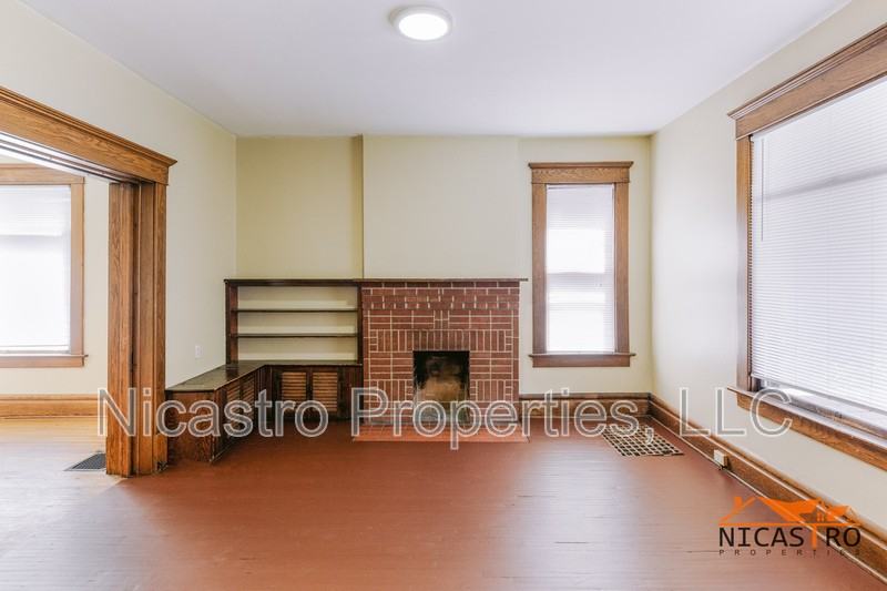 2064 Indianola Ave - Photo 5 of 46