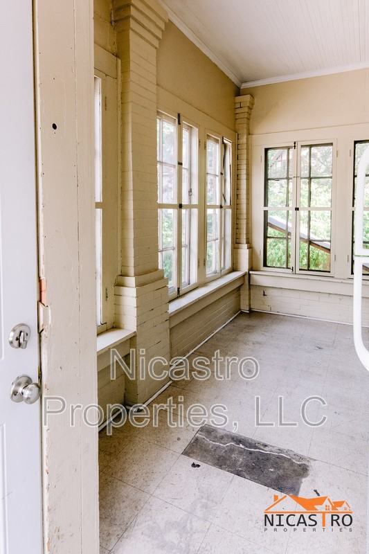 2064 Indianola Ave - Photo 6 of 46