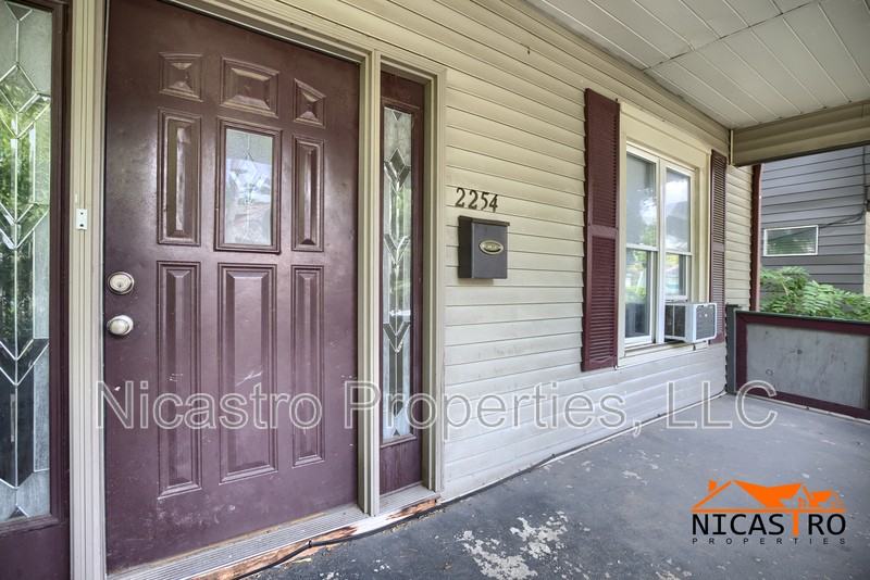 2254 Indianola Ave - Photo 4 of 39