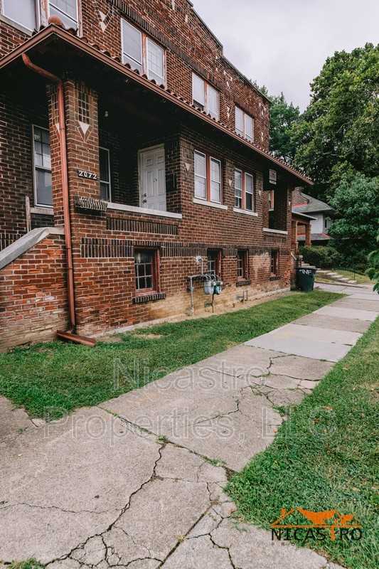 2070 Indianola Ave - Photo 4 of 44
