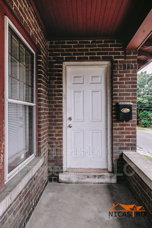 2070 Indianola Ave - Photo 6 of 44