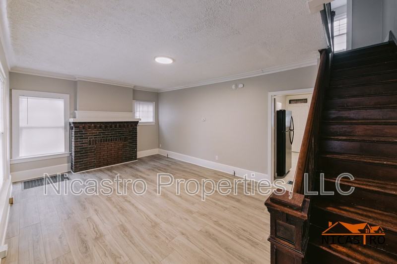 2070 Indianola Ave - Photo 7 of 44