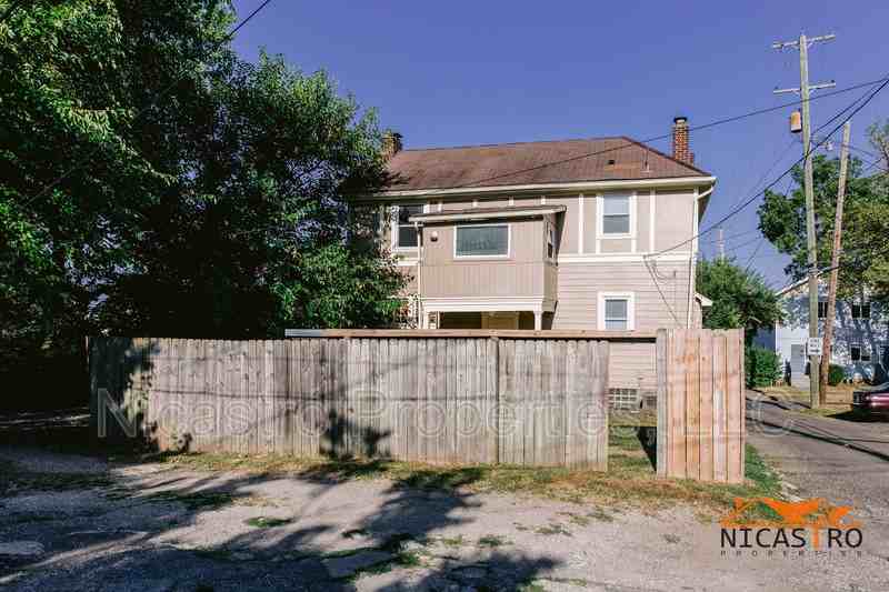 2140 Waldeck Ave - Photo 3 of 34
