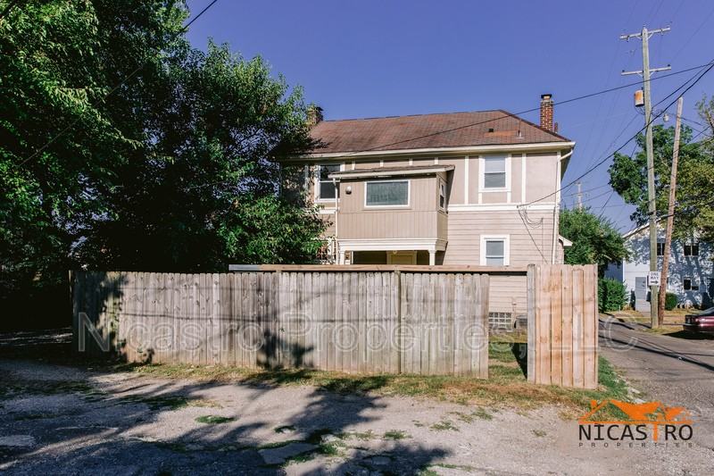 2140 Waldeck Ave - Photo 6 of 34