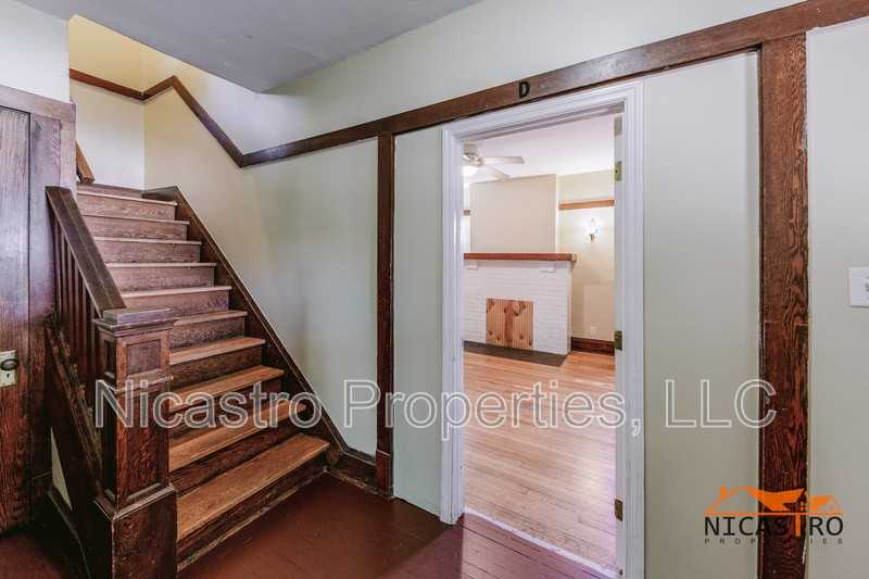2140 Waldeck Ave - Photo 7 of 34