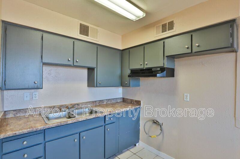 2237 West Cortez Street - Photo 6 of 24