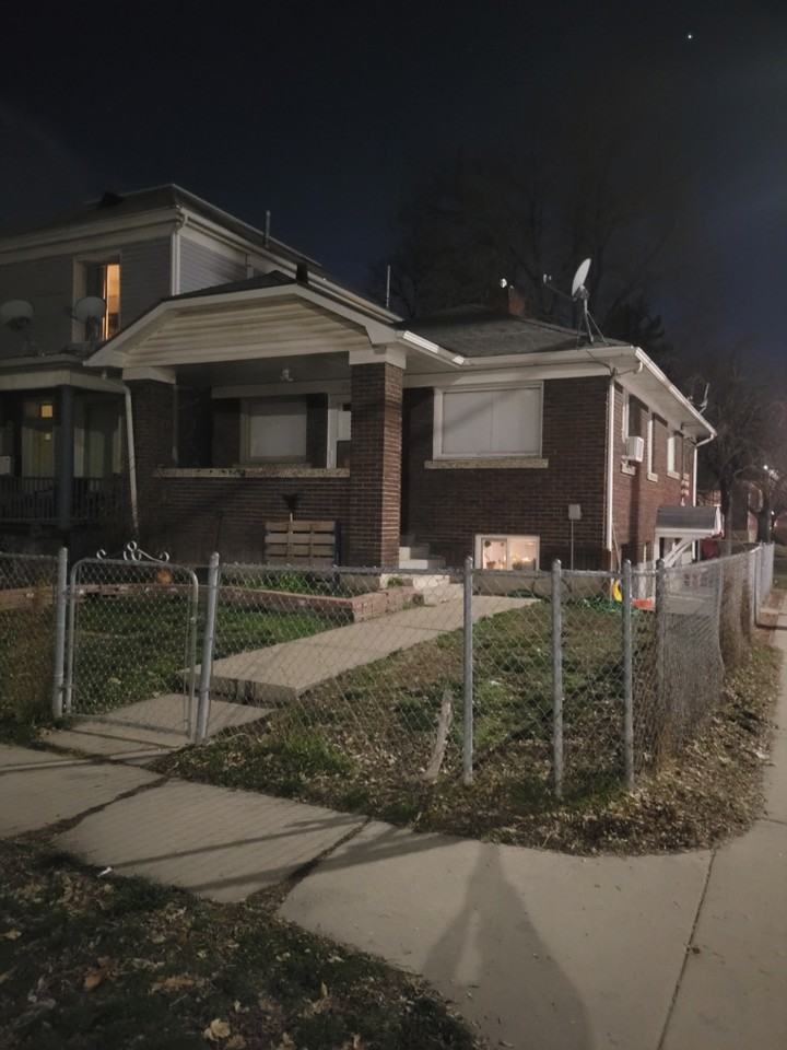 802 S Park St - Photo 2 of 8