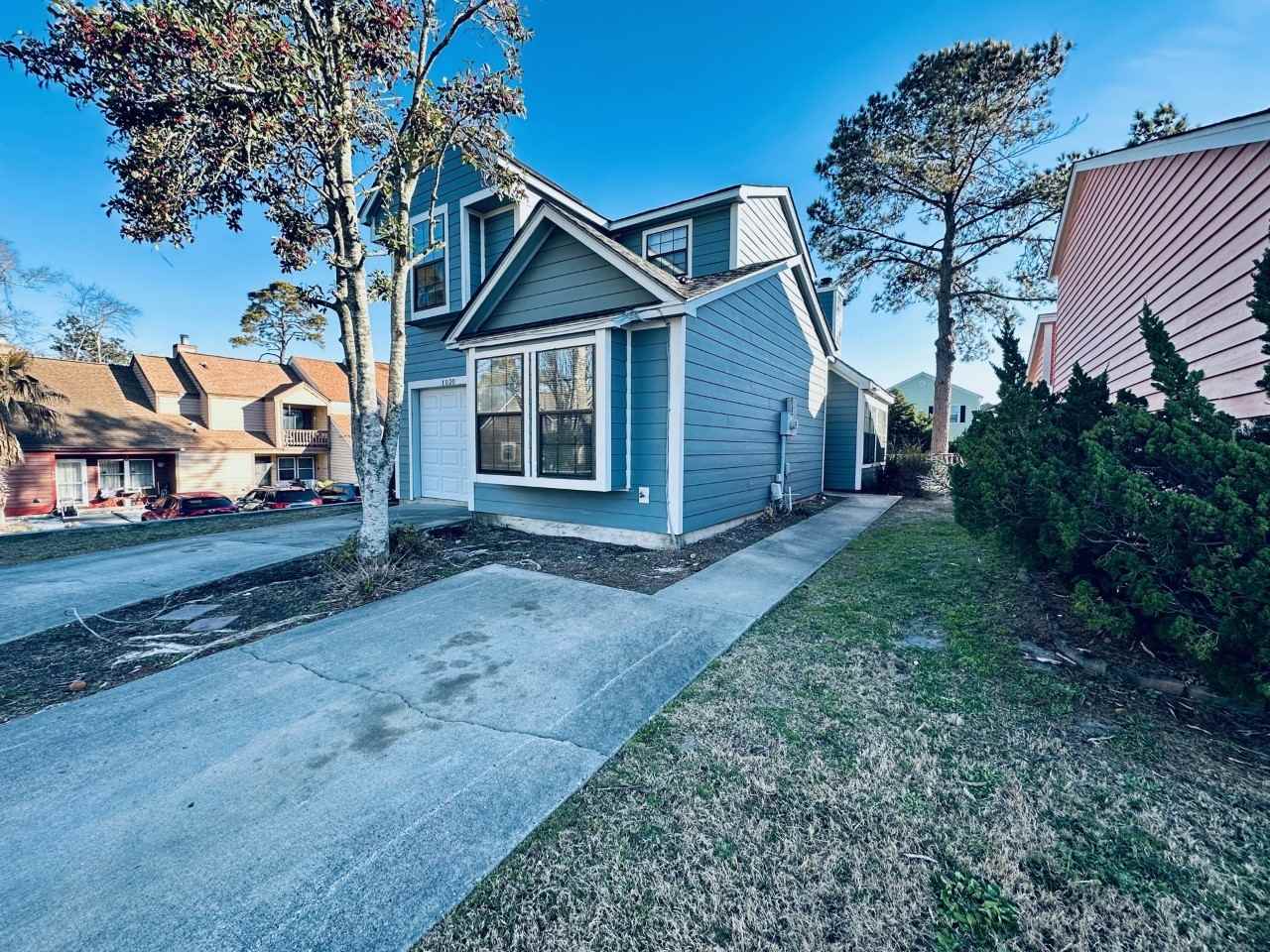 1020 Charles St - Photo 2 of 16