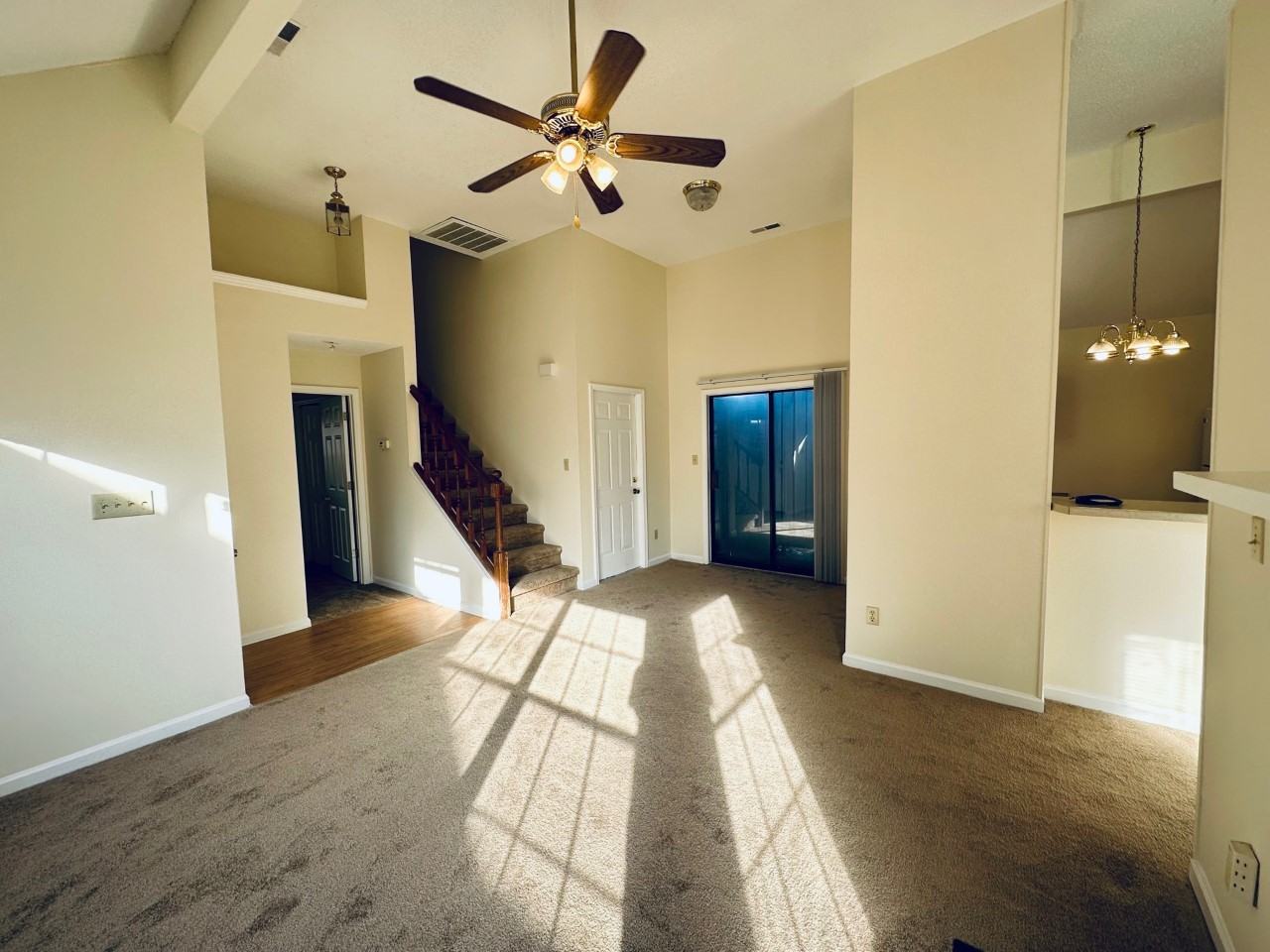 1020 Charles St - Photo 5 of 16