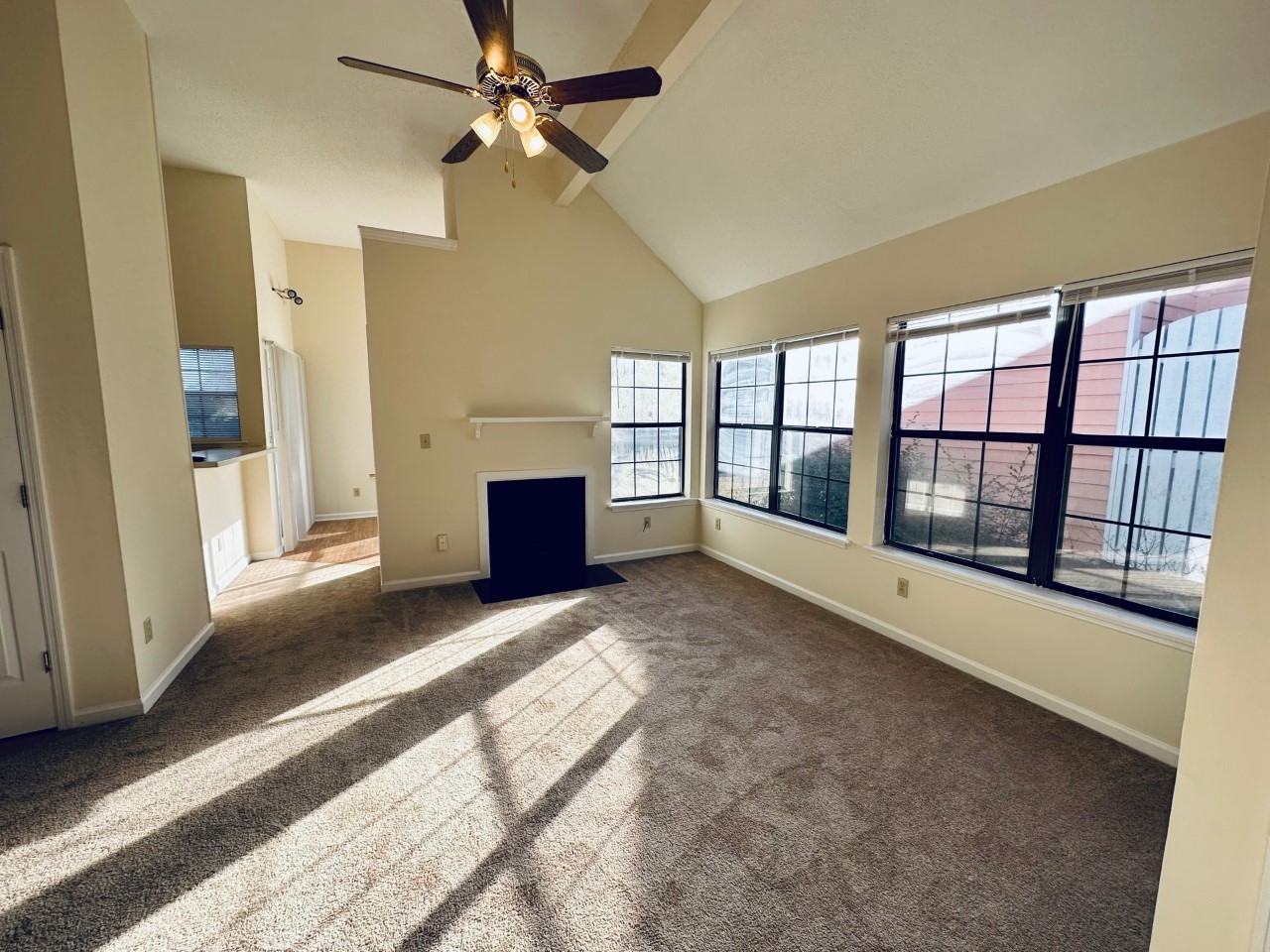 1020 Charles St - Photo 6 of 16