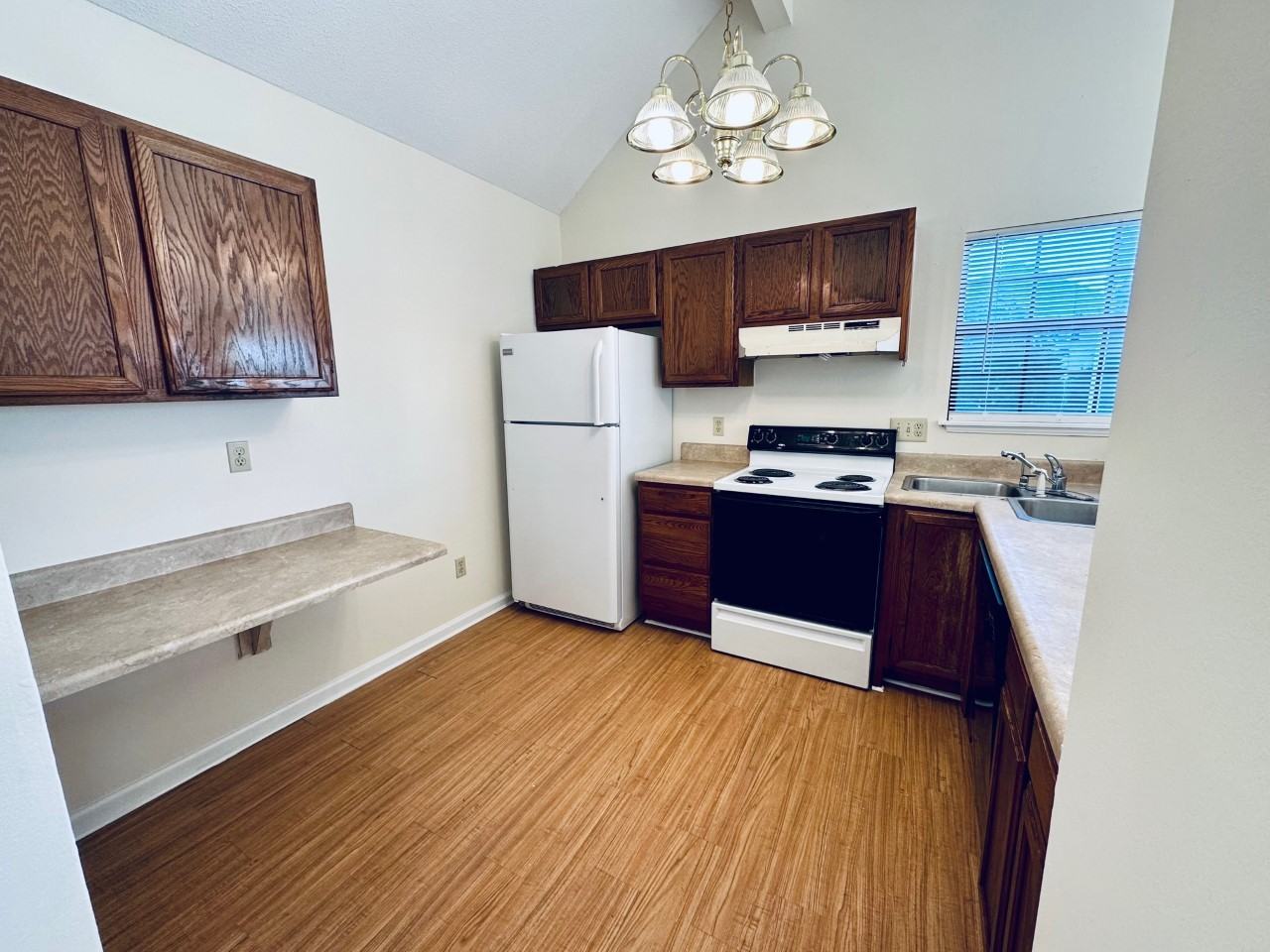 1020 Charles St - Photo 7 of 16