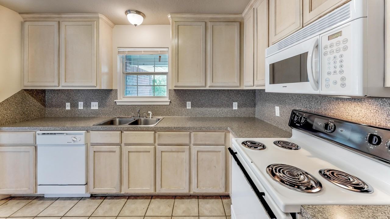 1429 Western Oaks Ct - Photo 3 of 32