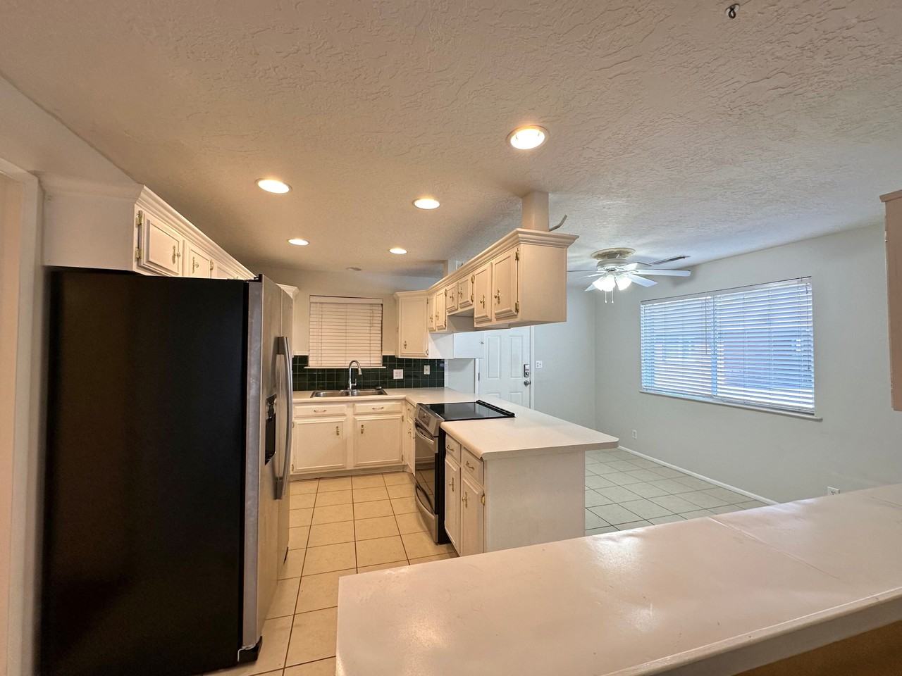 660 Se #3 - Photo 3 of 14