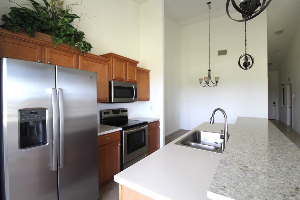 915 Fairwaycove Ln #202 - Photo 2 of 25