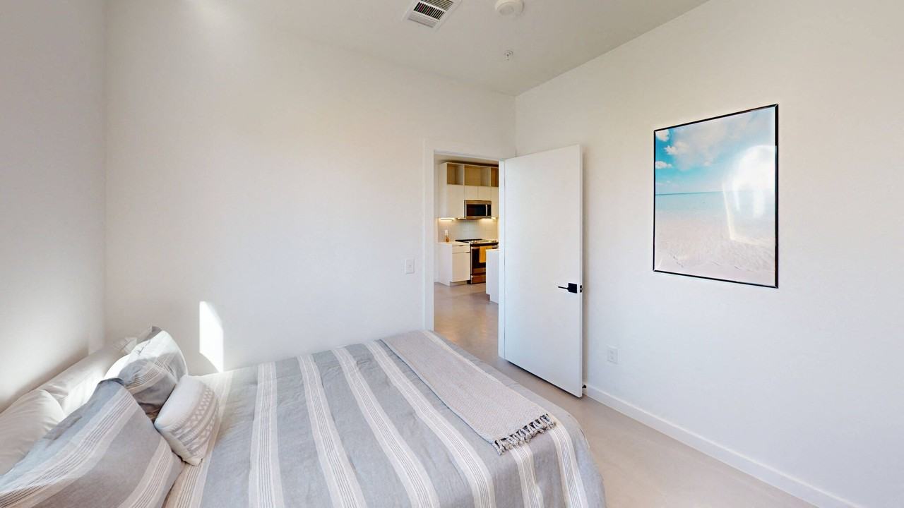 Furnished Rooms at Common Capitol - Photo 6 of 38