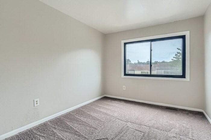 3736 Twin Lakes Ct - Photo 3 of 12