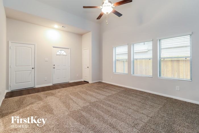 25605 Roy Rogers Ct - Photo 3 of 15