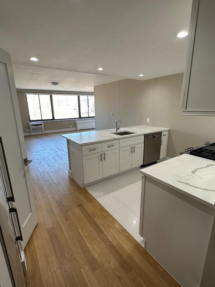 Columbus Ave 7OP, New York, NY 10025 4 Bedroom Apartment for Rent