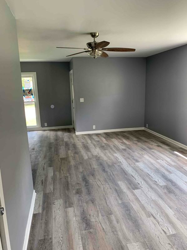 447 Country Club Dr - Photo 2 of 9