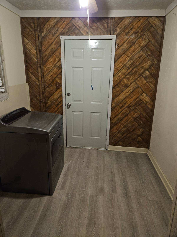 608 E 4th St - Photo 2 of 7