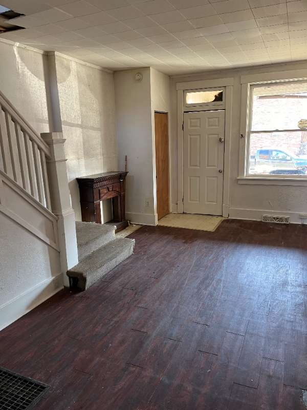 1619 Lenz Ave - Photo 2 of 19