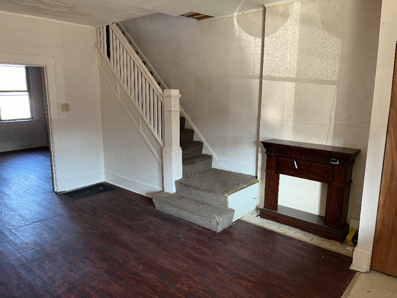 1619 Lenz Ave - Photo 3 of 19