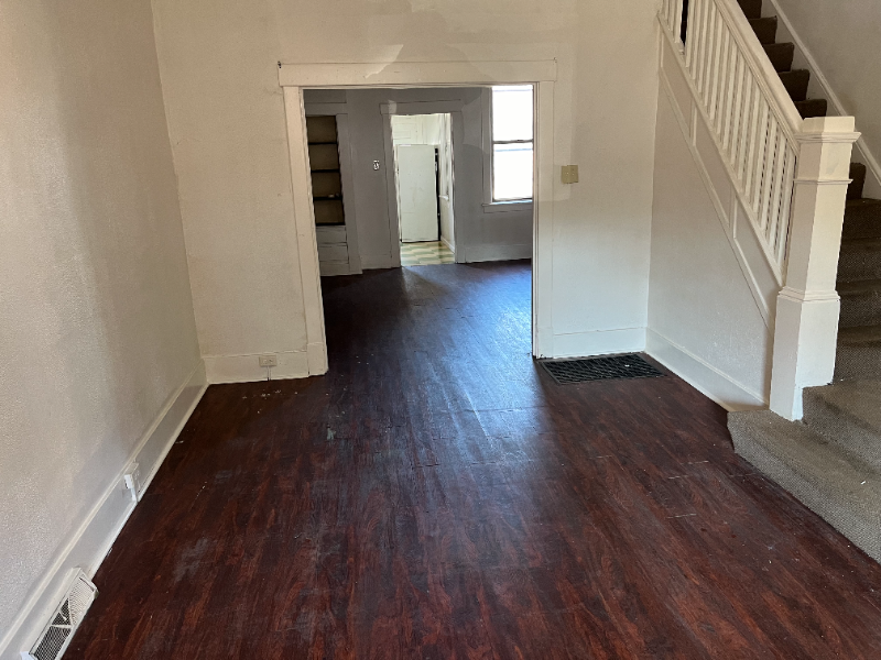 1619 Lenz Ave - Photo 4 of 19