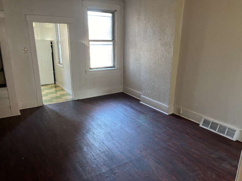 1619 Lenz Ave - Photo 5 of 19