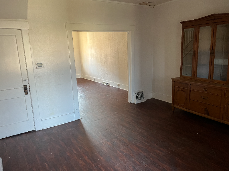 1619 Lenz Ave - Photo 7 of 19