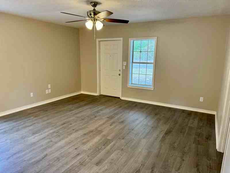 602 E Court St - Photo 7 of 18