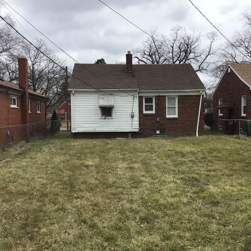 19201 Sunset St - Photo 4 of 26