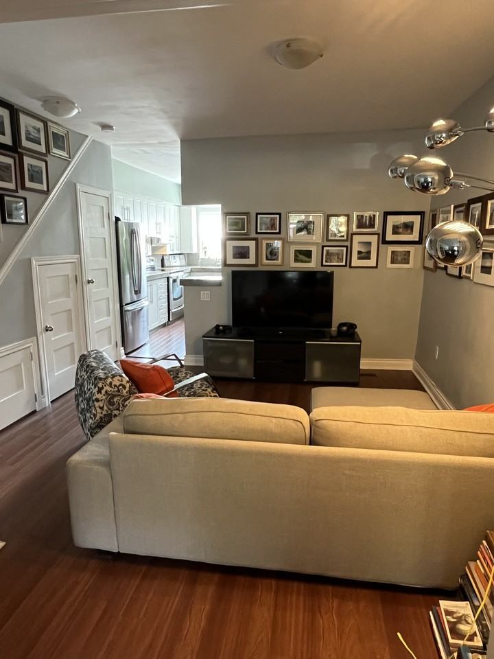 220 Gladstone Avenue - Photo 3 of 11