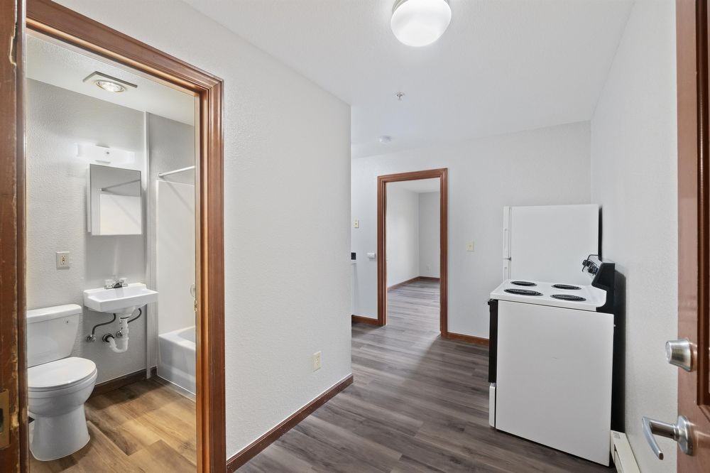 403 1/2 Garfield St S - Photo 2 of 17