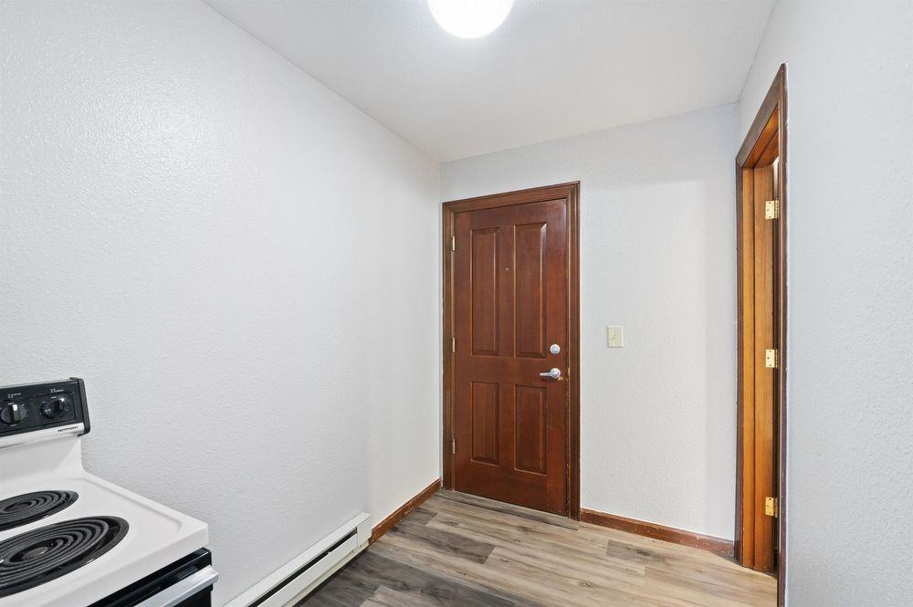 403 1/2 Garfield St S - Photo 3 of 17