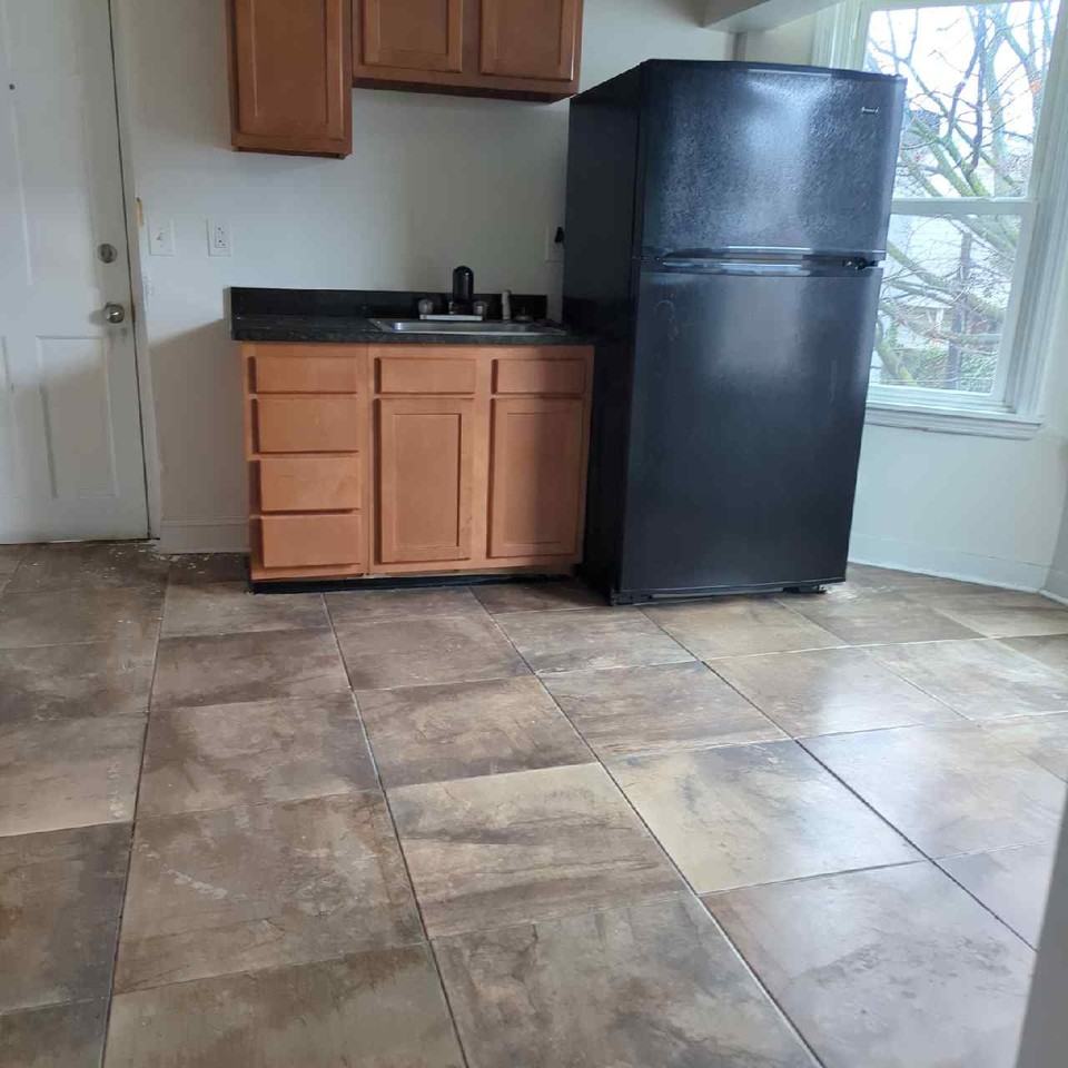 516 E 11th St #2 - Photo 3 of 5